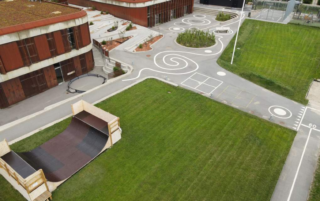 green-hybrid-grass-playground